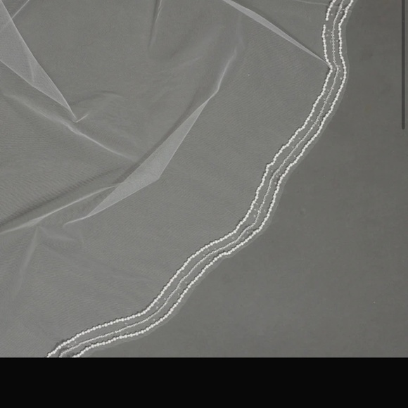 Zenaida Wedding Veil - Picture 2 of 4